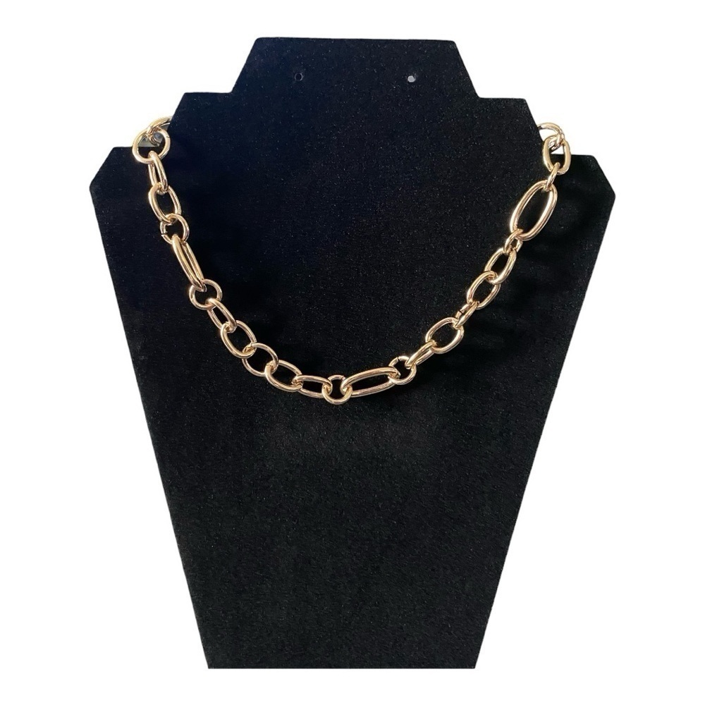 NWT-GOLD COLOR LINK NECKLACE